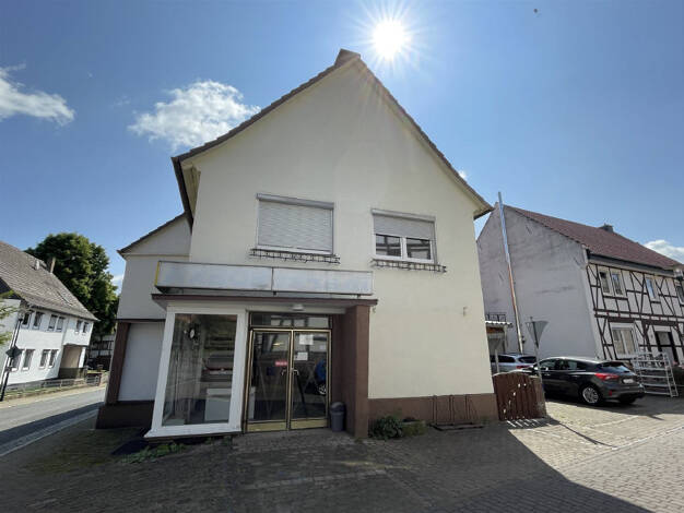 Wohn- und Geschäftshaus zum Kauf als Kapitalanlage geeignet 119.000 € 7 Zimmer 181 m² 487 m² Grundstück Hümme Hofgeismar 34369