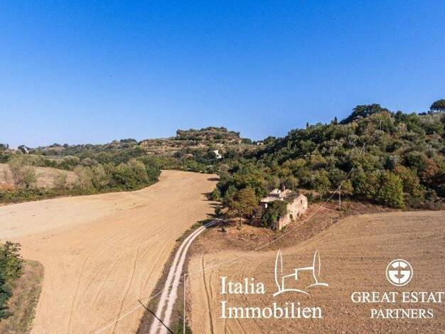 Bauernhaus zum Kauf 270.000 € 6 Zimmer 120 m² 20.000 m² Grundstück Montepulciano 53045