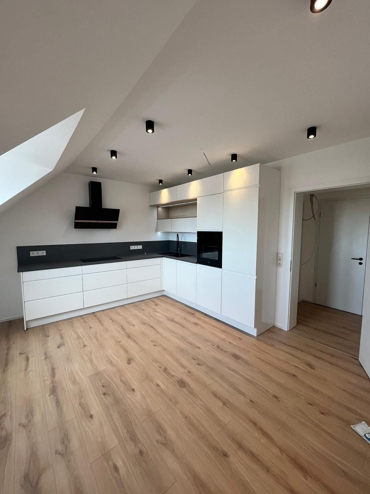 Wohnung zur Miete 1.430 € 4 Zimmer 112 m²<br/>Wohnfläche 3.<br/>Geschoss Biebrich - Mitte Wiesbaden 65203