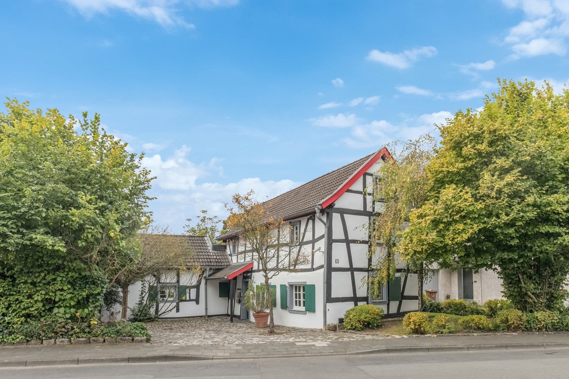 Haus zum Kauf 830.000 € 6 Zimmer 176 m²<br/>Wohnfläche 824 m²<br/>Grundstück Kriegsdorf Troisdorf 53844