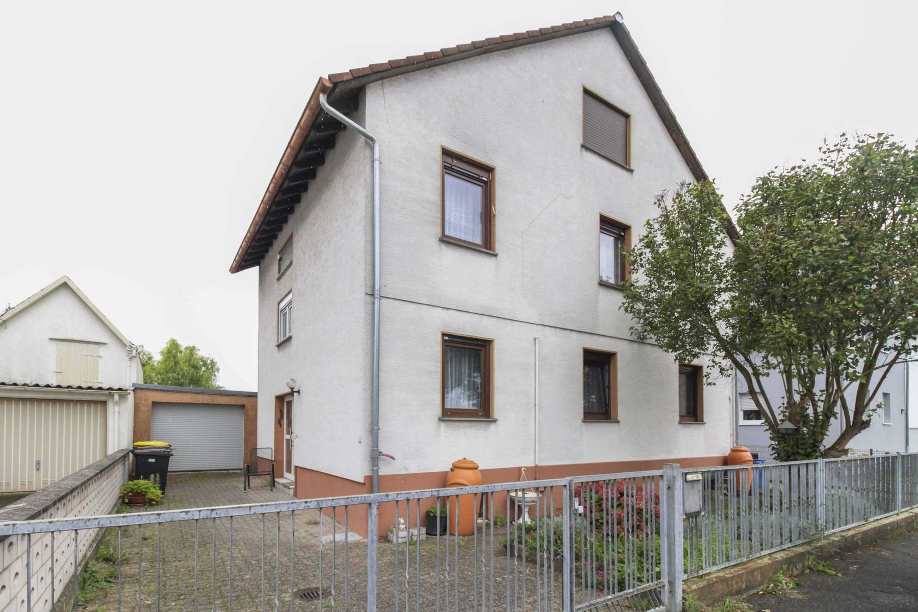 Mehrfamilienhaus zum Kauf als Kapitalanlage geeignet 685.000 € 8 Zimmer 179 m²<br/>Wohnfläche 484,1 m²<br/>Grundstück Klein-Karben Karben 61184