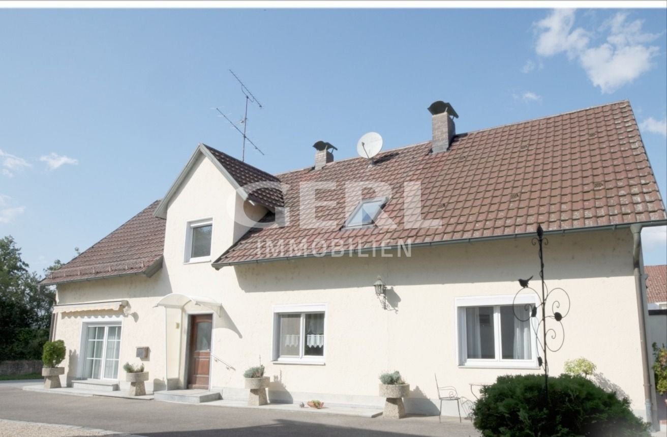 Einfamilienhaus zum Kauf 299.000 € 8 Zimmer 183,7 m²<br/>Wohnfläche 534 m²<br/>Grundstück Planungsbezirk 201 Straubing 94315