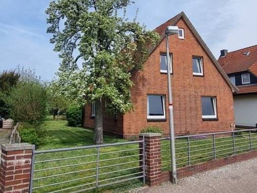 Einfamilienhaus zum Kauf 189.000 € 5 Zimmer 143 m² 1.384 m² Grundstück frei ab sofort Stolzenau Stolzenau 31592