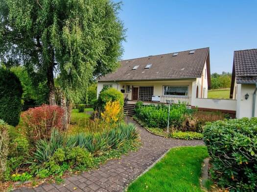 Einfamilienhaus zum Kauf provisionsfrei 299.000 € 8 Zimmer 184 m² 1.773 m² Grundstück frei ab sofort Herfa Heringen 36266