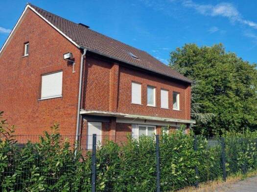 Reihenhaus zum Kauf provisionsfrei als Kapitalanlage geeignet 10 Zimmer 240 m² 566 m² Grundstück Von-Wendt-Straße 36 Diestedde Wadersloh 59329