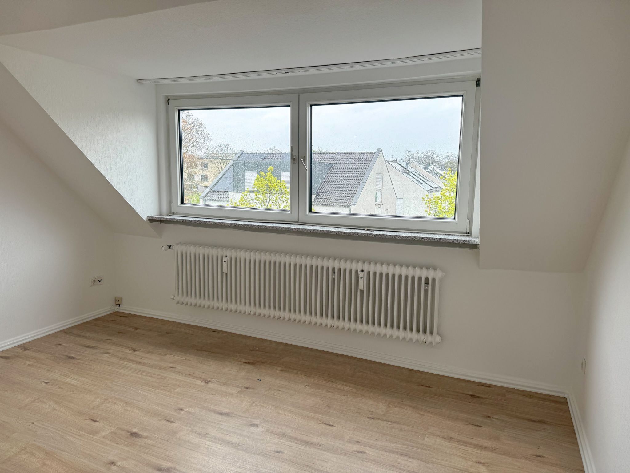 Wohnung zur Miete 465 € 2 Zimmer 49 m²<br/>Wohnfläche 3.<br/>Geschoss ab sofort<br/>Verfügbarkeit Leostraße 15 Frintrop Essen 45359