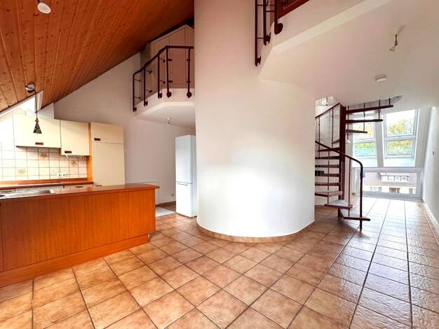Maisonette zum Kauf 285.000 € 2,5 Zimmer 68,9 m² Geschoss 3/4 frei ab sofort Zuffenhausen Stuttgart 70435