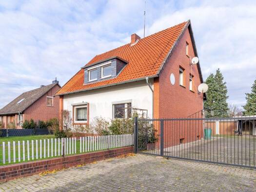 Einfamilienhaus zum Kauf 299.000 € 7 Zimmer 124 m² 1.276 m² Grundstück Eddesse Edemissen / Klein Eddesse 31234