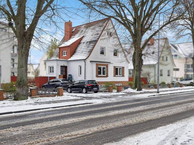 Mehrfamilienhaus zum Kauf 849.000 € 8 Zimmer 140 m² 699 m² Grundstück frei ab 01.06.2026 Seebad Warnemünde Rostock 18119