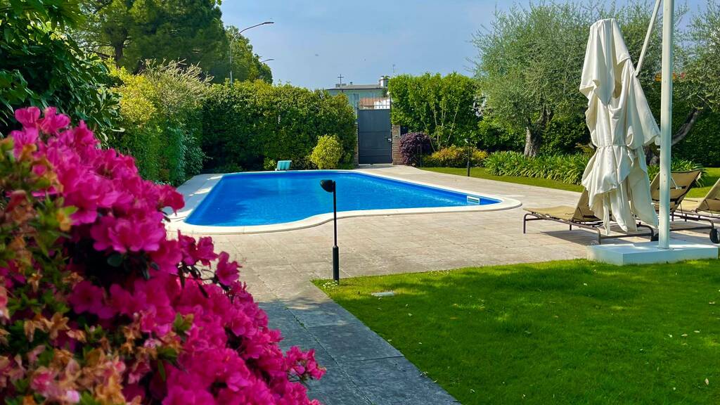 Villa zum Kauf 1.750.000 € 8 Zimmer 300 m² 1.000 m² Grundstück frei ab sofort Via Tommaso dal Molin Desenzano del Garda