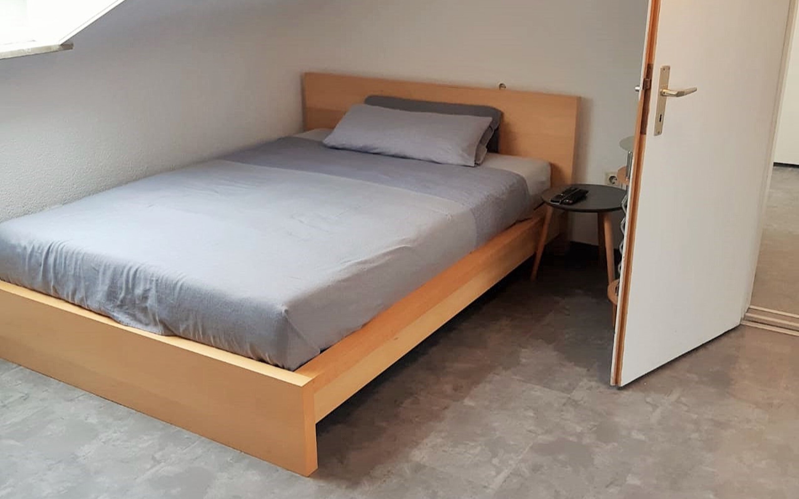 Wohnung zur Miete Wohnen auf Zeit 1.030 € 1 Zimmer 37 m²<br/>Wohnfläche 28.08.2025<br/>Verfügbarkeit Züttlinger Strasse 0 Rot Stuttgart-Zuffenhausen 70437