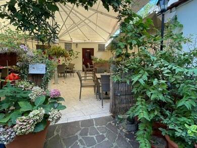 Mehrfamilienhaus zum Kauf 275.000 € 5 Zimmer 312,5 m² 243 m² Grundstück frei ab sofort Zwenkau Zwenkau 04442