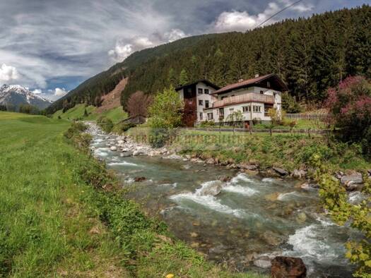 Hotel zum Kauf 870.000 € 31 Betten 2.096 m² Gastrofläche 2.096 m² Grundstück Sellrain 6181