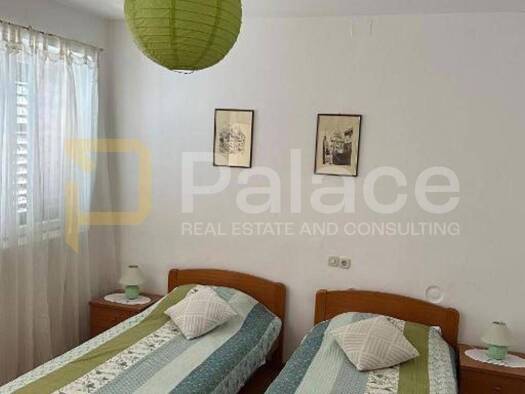 Einfamilienhaus zur Miete 250 € 6 Zimmer 180 m² Šibenik 22000
