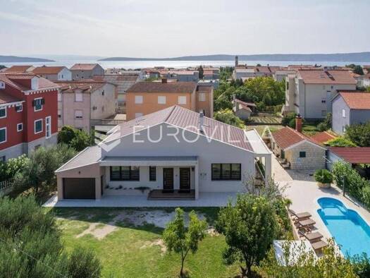 Haus zur Miete 4.500 € 3 Zimmer 400 m² Kastel Stari Kaštel Stari