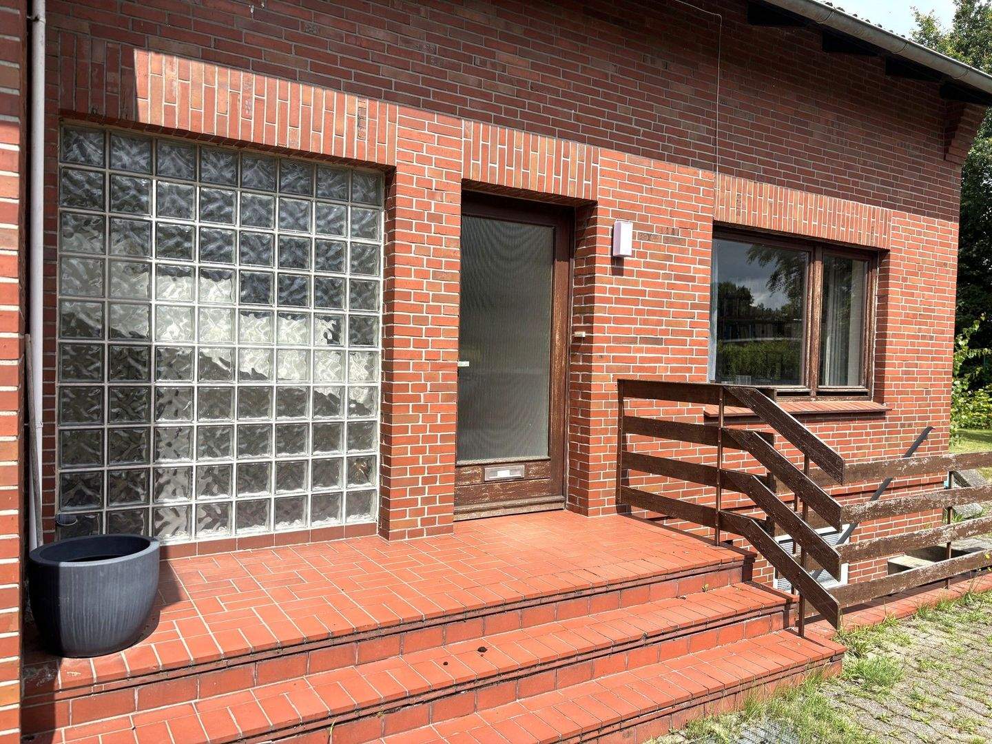 Immobilie in Agathenburg - Neuer Preis! Ein- bis Zweifamilienhaus mit 6 Zimmern in ruhiger Wohnlage - Bild 2