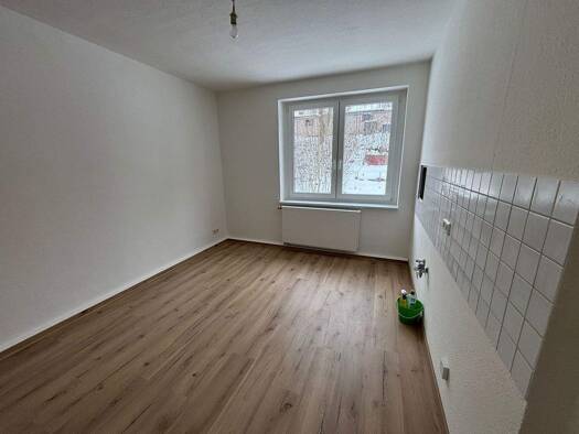 Wohnung zur Miete 399 € 2 Zimmer 57,1 m² 2. Geschoss frei ab 01.03.2026 Eisenach 99817