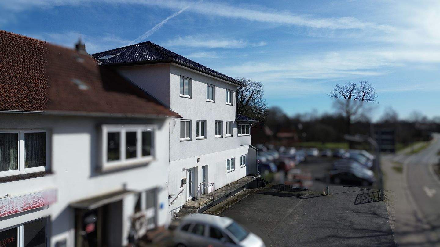 Immobilie in Westerstede - Großzügiges Einfamilienhaus mit ca. 217 m² Wohnfläche, ausgebautem Dachgeschoss, Loggia, Wintergarten und Wärmepumpe in Westerstede - Bild 3