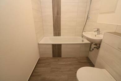 Wohnung zur Miete 669 € 4 Zimmer 88,4 m² 6. Geschoss Chemnitzer Straße 109 Wasserberg - Nord Freiberg 09599