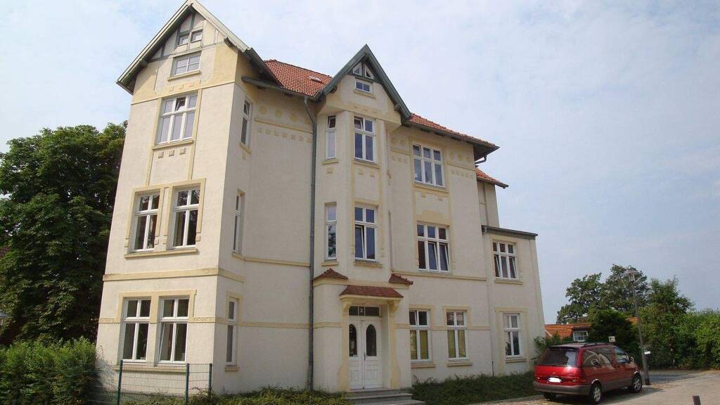 Wohnung zur Miete 525 € 2 Zimmer 61,7 m² 2. Geschoss frei ab 01.05.2026 Billrothstraße 3 Bergen Bergen auf Rügen 18528