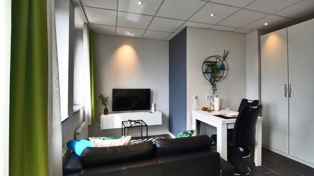 Studio zur Miete 1.445 € 1 Zimmer 28 m² Triftstraße Niederrad Frankfurt am Main 60528