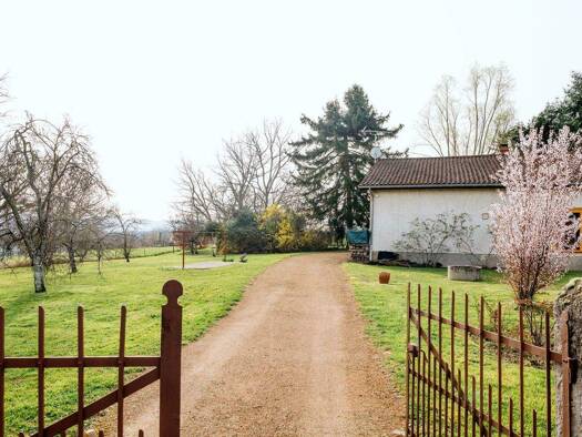 Einfamilienhaus zum Kauf 235.000 € 5 Zimmer 110 m² 10.556 m² Grundstück Mons, Puy-de-Dome 63310