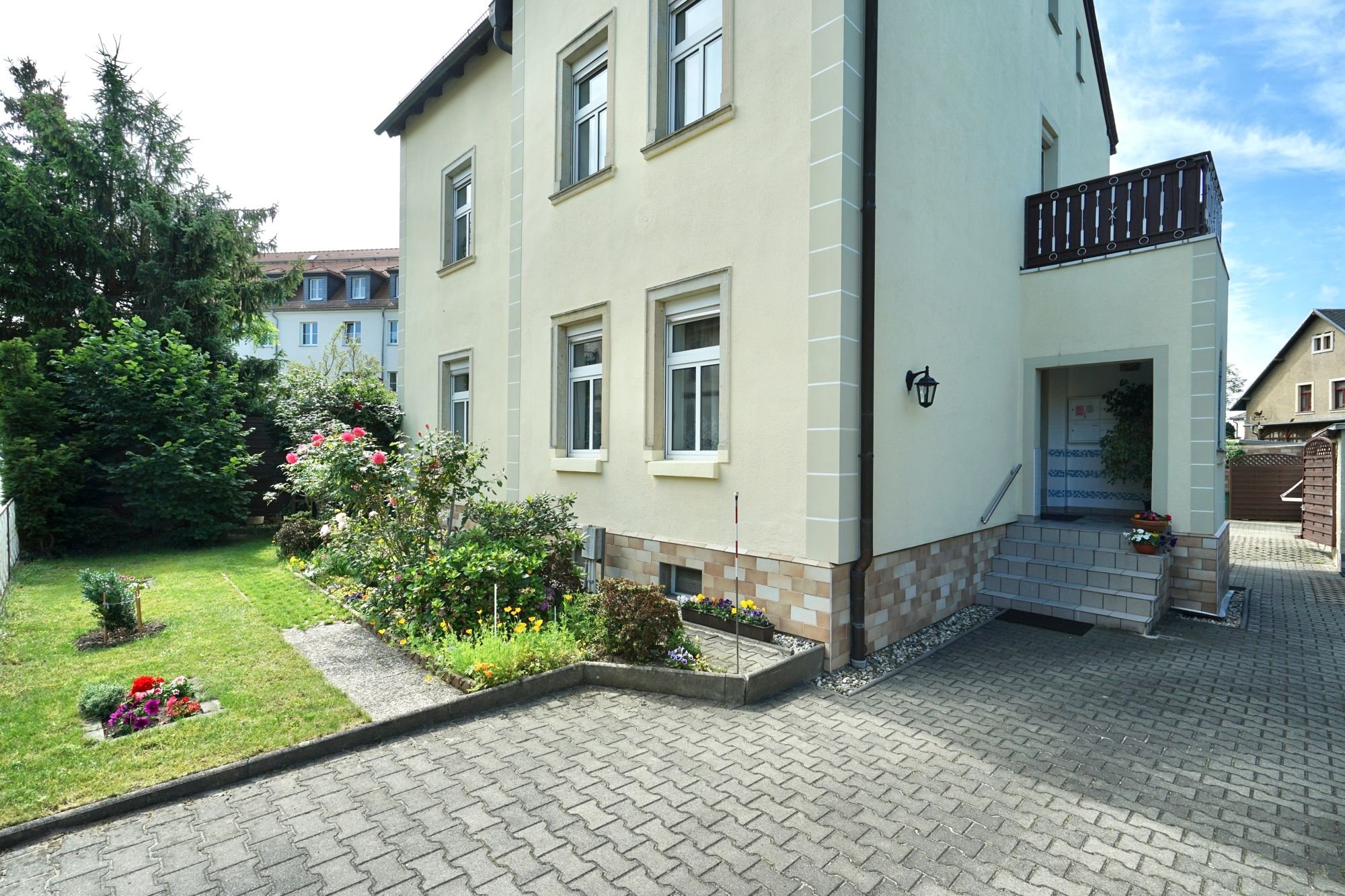 Mehrfamilienhaus zum Kauf 585.000 € 8 Zimmer 220 m²<br/>Wohnfläche 630 m²<br/>Grundstück Radebeul 01445