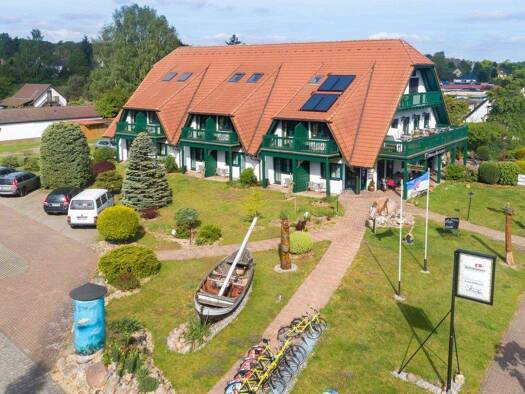 Hotel zum Kauf 1.950.000 € 15 Zimmer 140 m² Gastrofläche 2.900 m² Grundstück Dorfstraße 1 Spandowerhagen Kröslin 17440