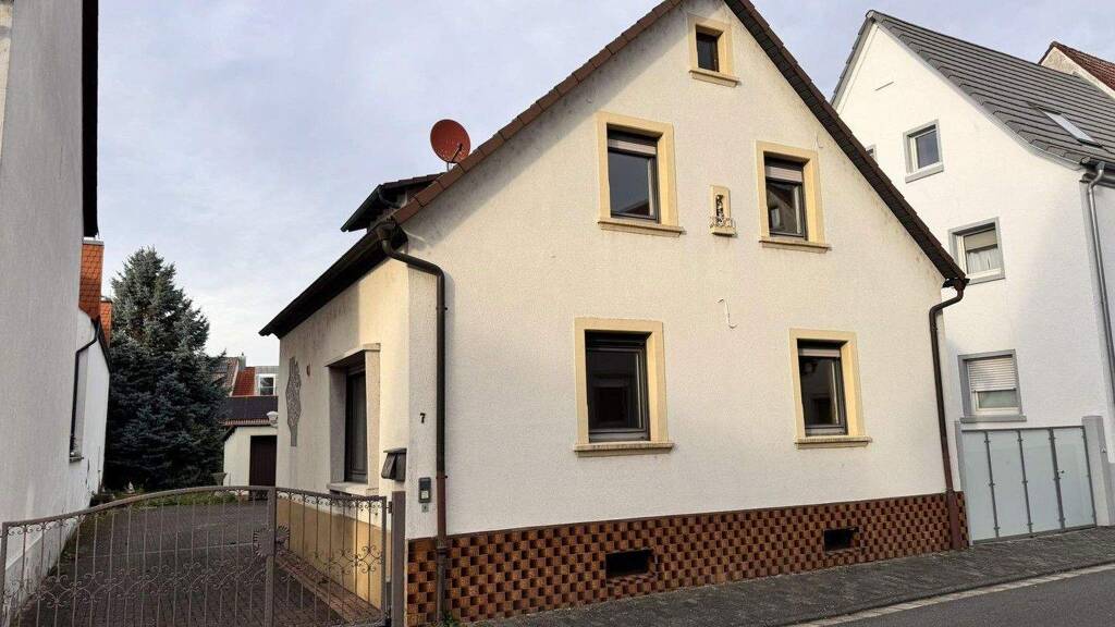 Einfamilienhaus zum Kauf provisionsfrei 420.000 € 7 Zimmer 128 m² 442 m² Grundstück Kleinostheim 63801