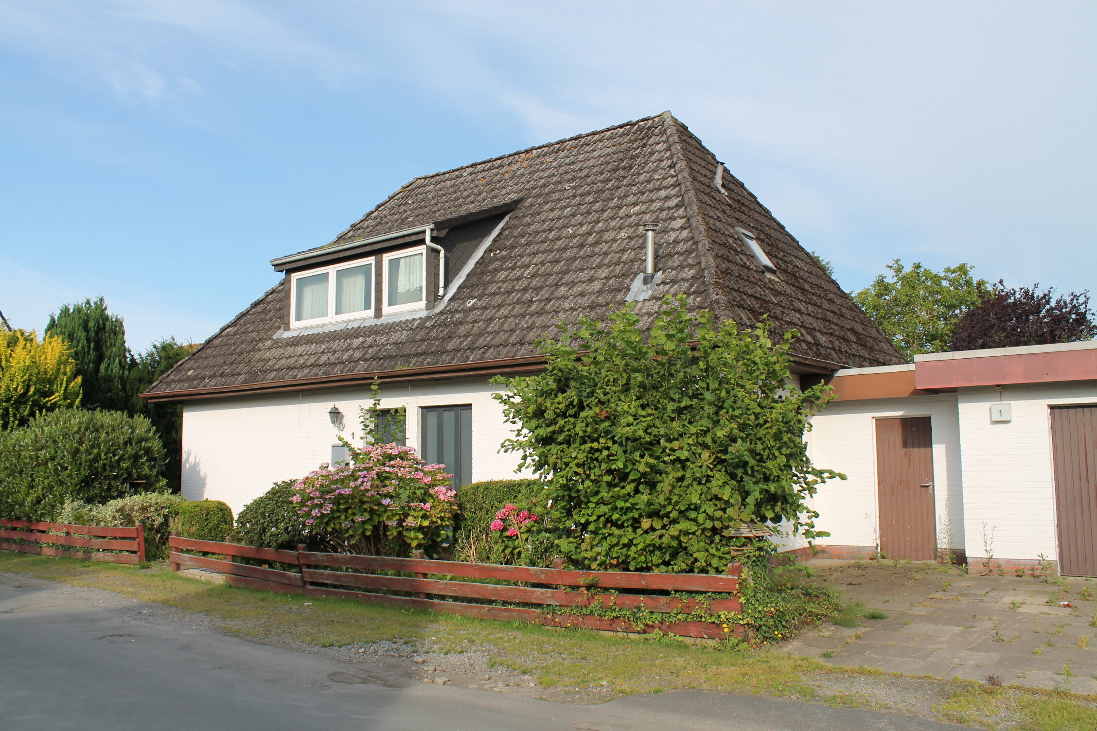 Einfamilienhaus zum Kauf 195.000 € 4 Zimmer 113 m²<br/>Wohnfläche 398 m²<br/>Grundstück ab sofort<br/>Verfügbarkeit Groden Cuxhaven 27472