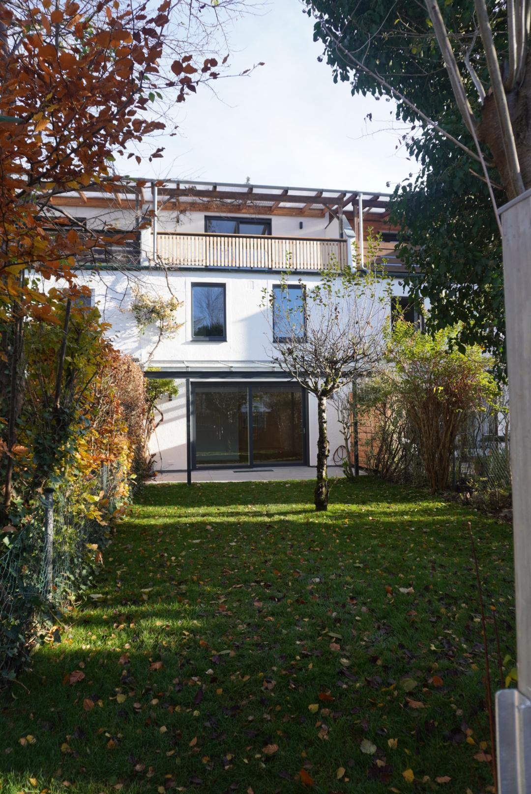 Reihenmittelhaus zur Miete 3.200 € 5 Zimmer 139 m²<br/>Wohnfläche 145 m²<br/>Grundstück ab sofort<br/>Verfügbarkeit Eschbaumweg 4 Neubiberg Neubiberg 85579