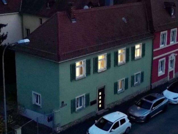 Einfamilienhaus zum Kauf provisionsfrei 350.000 € 7 Zimmer 100 m² 100 m² Grundstück Bernbeckplatz 1 Kitzingen 97318