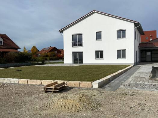 Einfamilienhaus zur Miete 1.800 € 8 Zimmer 246 m² 600 m² Grundstück frei ab sofort Pfakofen 93101