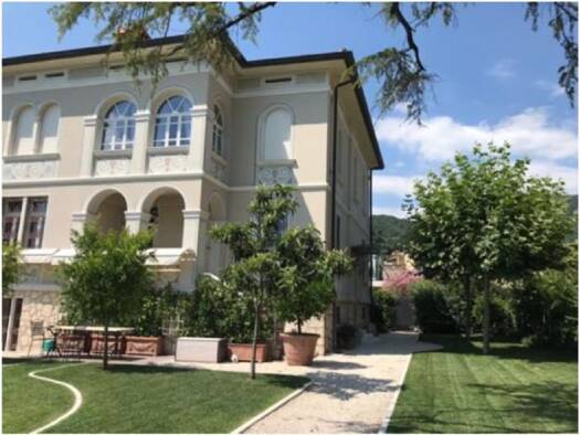 Villa zum Kauf 5 Zimmer 360 m² 1.200 m² Grundstück Gargnano