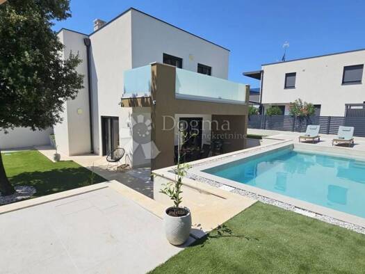 Wohnung zur Miete 3.000 € 4 Zimmer 124 m² Porec Luka