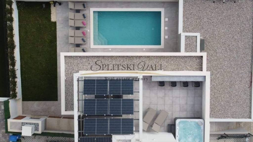 Haus zur Miete 4.000 € 4 Zimmer 270 m² Kastela