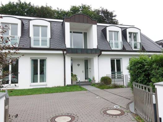 Doppelhaushälfte zur Miete 3.699 € 5 Zimmer 232 m² 900 m² Grundstück Sanderskoppel 31 Wellingsbüttel Hamburg 22391