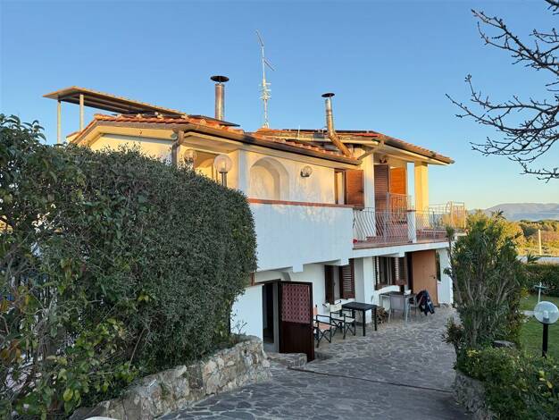 Villa zum Kauf 550.000 € 12 Zimmer 150 m² 3.500 m² Grundstück Villa Aurelia Follonica in Strandnähe Follonica 58022
