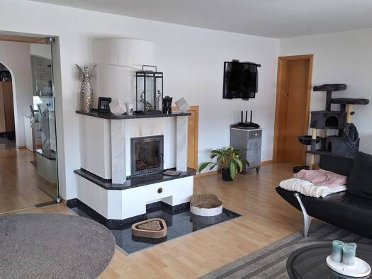 Wohnung zur Miete 1.380 € 4 Zimmer 128 m² Geschoss 1/2 frei ab 15.04.2026 Burker Straße 13 Wimmelbach Hausen 91353