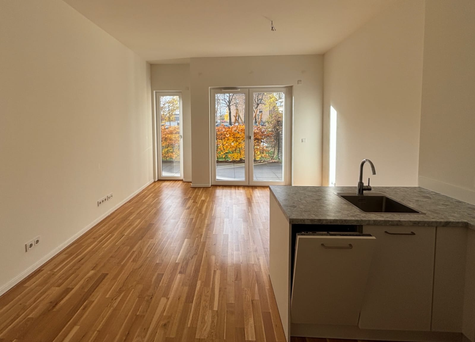 Wohnung zur Miete 917 € 2 Zimmer 62,4 m²<br/>Wohnfläche EG<br/>Geschoss 01.01.2025<br/>Verfügbarkeit Friedrich-Ebert-Str. 91 Zentrum - West Leipzig 04109