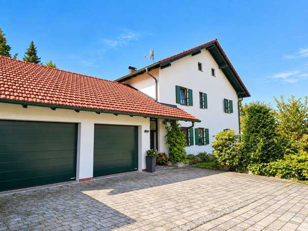 Einfamilienhaus zum Kauf 675.000 € 7 Zimmer 310 m² 805 m² Grundstück Neukirchen Neukirchen 94362