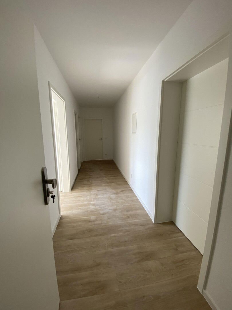 Wohnung zur Miete 550 € 3 Zimmer 80 m²<br/>Wohnfläche 3.<br/>Geschoss 01.11.2024<br/>Verfügbarkeit Wittgensdorfer Straße 8 Borna-Heinersdorf 131 Chemnitz 09114