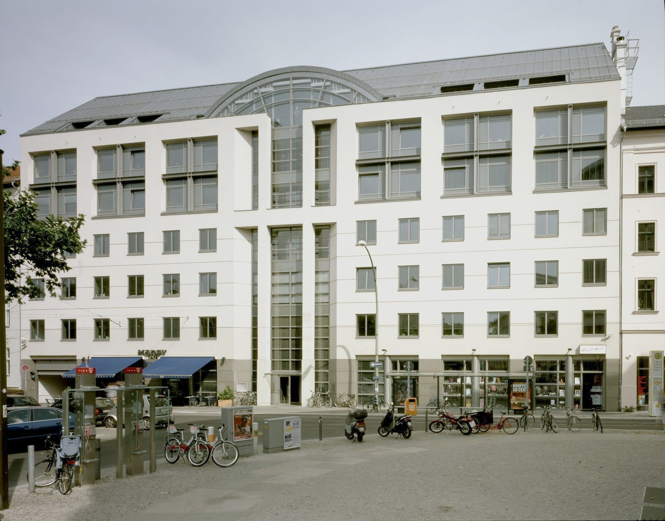 Bürogebäude zur Miete 8.150 € 379 m²<br/>Bürofläche ab 14 m²<br/>Teilbarkeit Oranienburger Straße 13-14 Mitte Berlin 10178