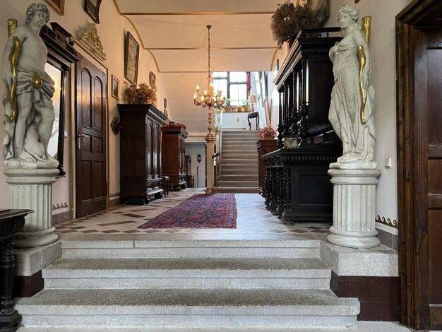 Villa zum Kauf 2.800.000 € 70 Zimmer 2.410 m² 23.836 m² Grundstück Reichenbach 02894