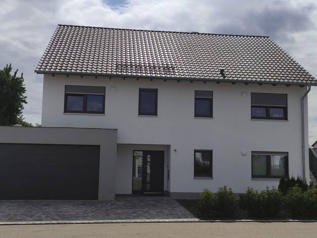 Mehrfamilienhaus zum Kauf provisionsfrei 795.000 € 7 Zimmer 247 m² 553 m² Grundstück Uttenhofen Rosengarten 74538