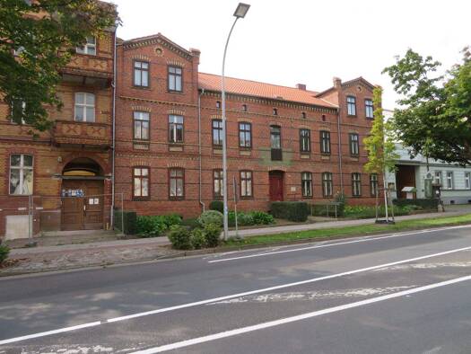 Mehrfamilienhaus zum Kauf als Kapitalanlage geeignet 390.000 € 483 m² 1.424 m² Grundstück Schwedter Straße 28 Prenzlau 17291