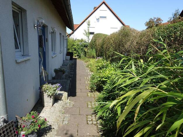 Doppelhaushälfte zur Miete 2.400 € 7 Zimmer 160 m² 310 m² Grundstück frei ab 01.06.2026 Bubenreuth 91088