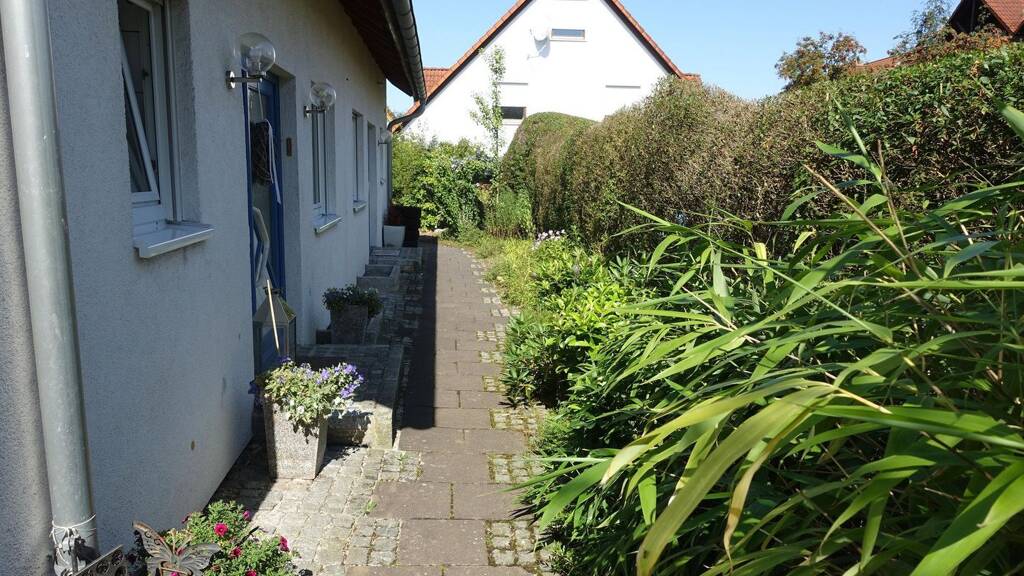 Doppelhaushälfte zur Miete 2.400 € 7 Zimmer 160 m² 310 m² Grundstück frei ab 01.06.2026 Bubenreuth 91088