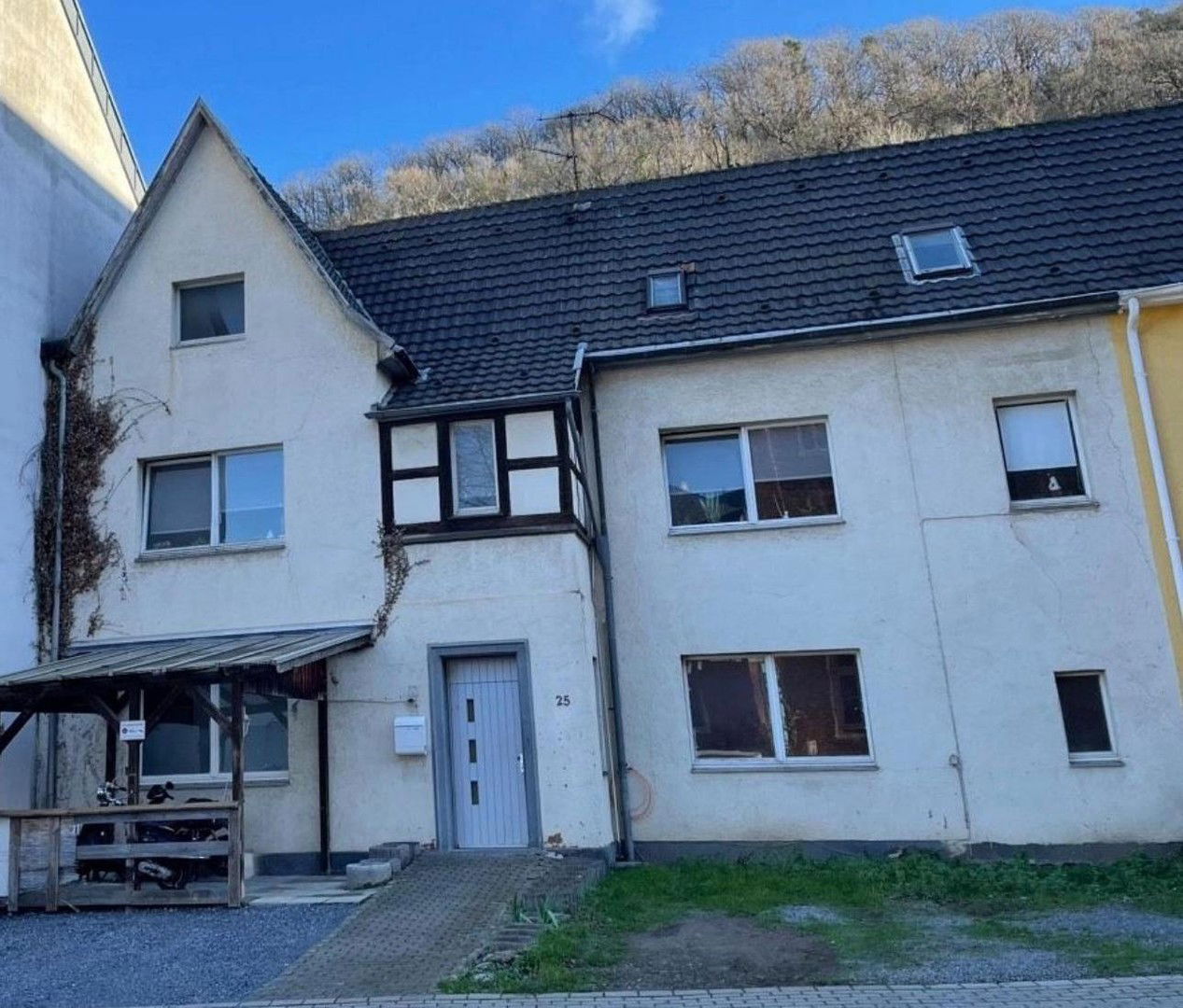 Mehrfamilienhaus zum Kauf provisionsfrei 259.000 € 8 Zimmer 210 m²<br/>Wohnfläche 210 m²<br/>Grundstück Bad Münstereifel Bad Münstereifel 53802