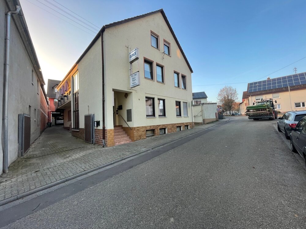 Mehrfamilienhaus zum Kauf 899.000 € 18 Zimmer 618 m²<br/>Wohnfläche 530 m²<br/>Grundstück Essingen Essingen 76879